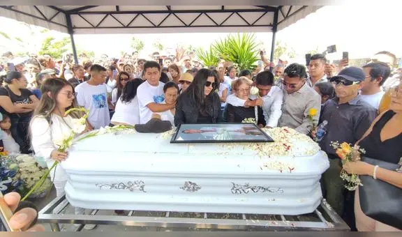 ¡El último adiós! Restos del cantante Kevin Pedraza fueron enterrados ante multitud de seguidores