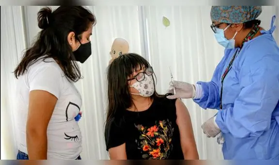 COVID-19: ¿en qué vacunatorios puedo recibir el refuerzo bivalente y dónde están ubicados?