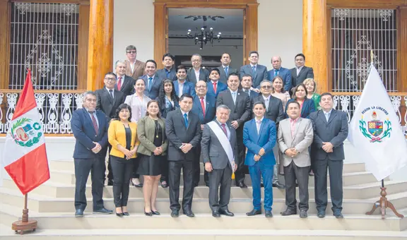 César Acuña cambió a 15 funcionarios de confianza en GORE La Libertad