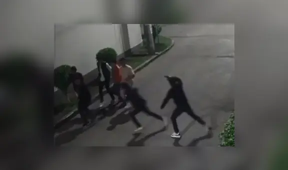 Delincuente con pistola asalta a 6 jóvenes en calle de exclusiva urbanización de Trujillo