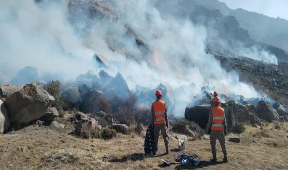 Arequipa: Helicóptero con bolsa de agua se usará para apagar incendio en Tuti