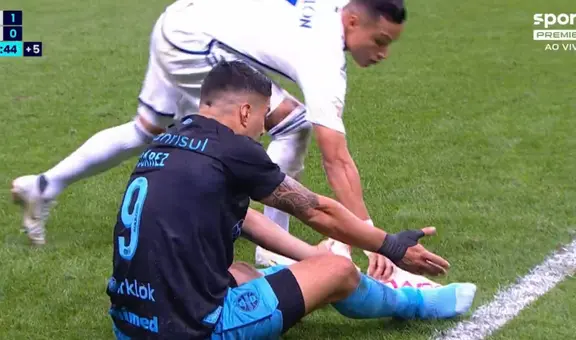 Luis Suárez y la insólita amarilla que ocasionó en un rival al sacarse su botín en pleno partido