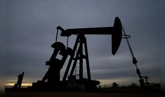 Precio del petróleo sube ante expectativa por recortes de producción en la OPEP+