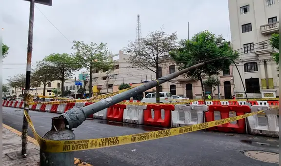 Cercado de Lima: poste caído en av. Garcilaso de la Vega impide tránsito vehicular