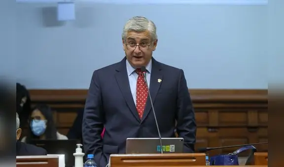 Congresista Lizarzaburu deja su micrófono abierto en la Comisión de Ética: "Por la p***, huevón”