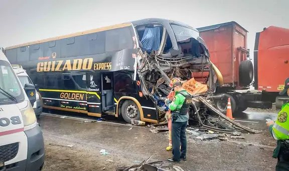 Choque entre bus interprovincial y volquete en Panamericana Sur deja un muerto y 13 heridos