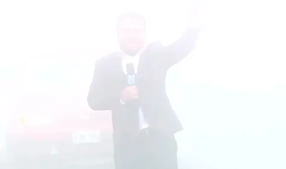 Reportero queda invisible ante neblina en variante de Pasamayo