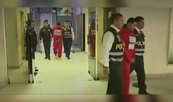 Uniformados de rojo y con grilletes: PNP explicó por qué presentaron así a detenidos de SJL y SMP