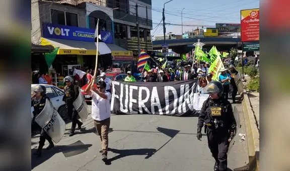 Arequipa: ciudadanos protestan contra Dina Boluarte y minería durante inauguración de Perumin 2023