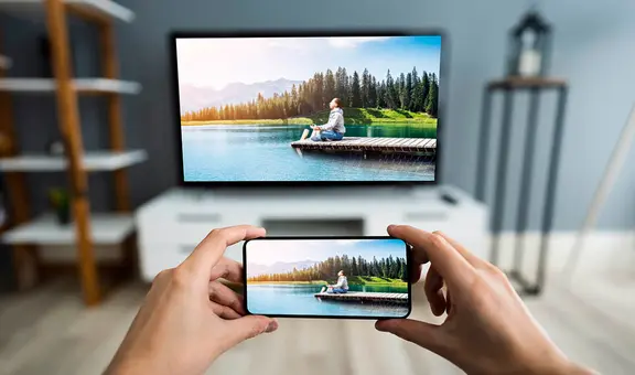 ¿Cómo conectar tu celular a un televisor que no es ‘Smart’ y reproducir tus videos?