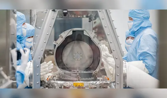 La NASA destapa la cápsula de la misión OSIRIS-REx y encuentra 'polvo negro y escombros'