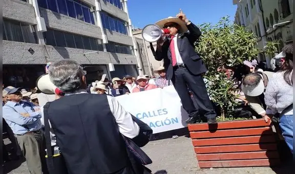 Universitarios piden respeto al derecho a estudiar ante huelga indefinida de docentes