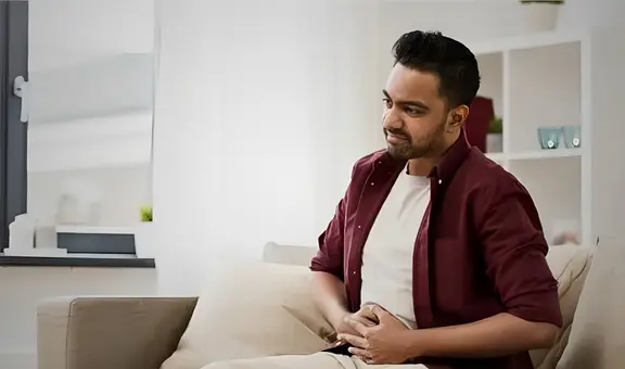 Va al hospital por dolor estomacal y descubren que había ingerido auriculares, imanes y botones