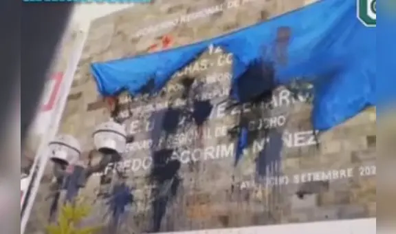 Pobladores destruyeron denominado 'muro de la vergüenza' en Ayacucho