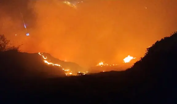 Incendio de gran magnitud en la Costa Verde fue difícil de controlar por falta de agua