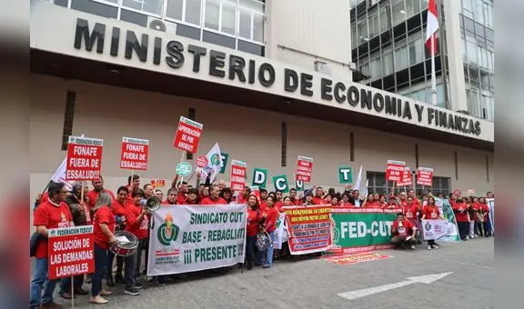 Trabajadores de EsSalud anuncian huelga nacional indefinida este 10 de octubre