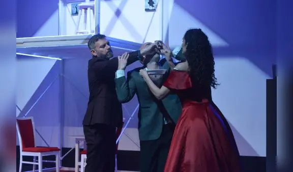 Metamorfosis, un monstruoso insecto en Miraflores