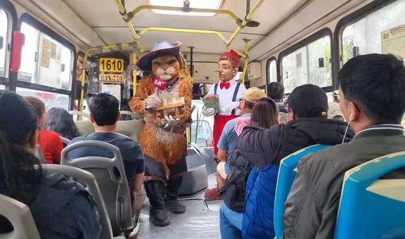 Jóvenes vestidos como El Gato con Botas y Pinocho venden turrones a S/1 para sobrevivir en Lima
