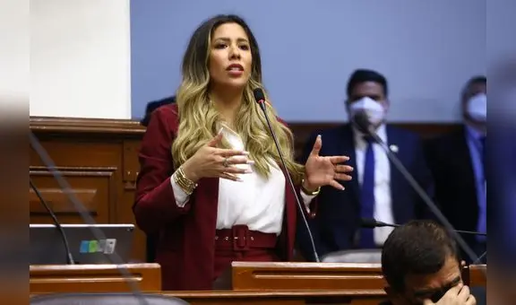 Rosselli Amuruz: Pleno rechaza moción de censura contra la tercera vicepresidenta del Congreso