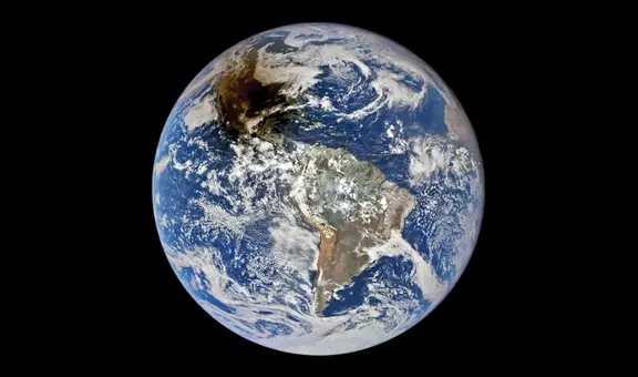 La increíble imagen de la Tierra tomada desde el espacio durante el último eclipse solar