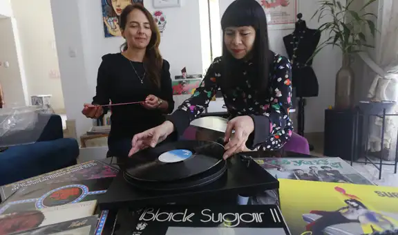 Ellas pinchan discos