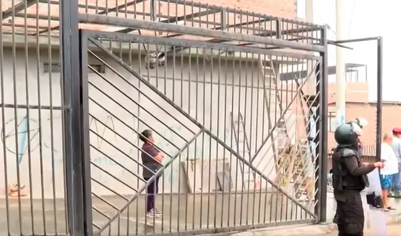 SJM: vecino construye cochera en la calle y municipalidad la destruye por invasión a la vía pública