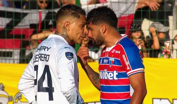 Paolo Guerrero se puso cara a cara con Brítez tras propinarle un codazo en la final de la Sudamericana