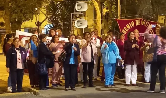 Federación de Obstetras se suma al plantón frente al Minsa por insuficiencia de aumento salarial