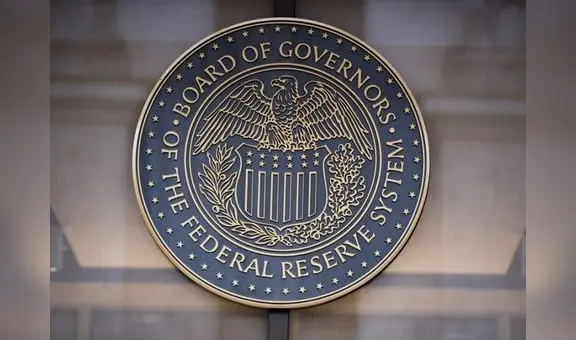 EE.UU.: FED pausa subidas en los tipos de interés y los mantiene en el nivel de 5,25% - 5,50%