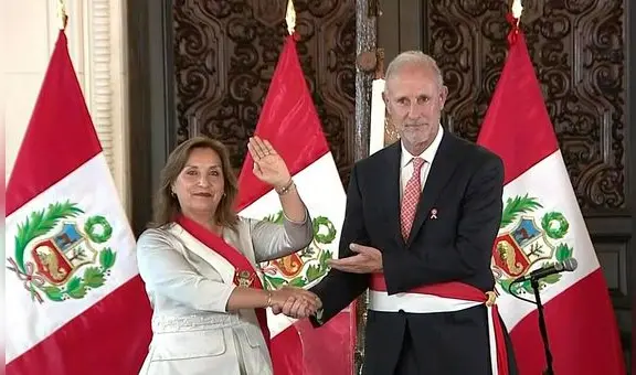 Dina Boluarte tomó juramento a Javier González-Olaechea como nuevo canciller