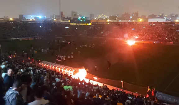 Alianza Lima apagó las luces del estadio e hinchas se metieron tras perder 2-0 con Universitario