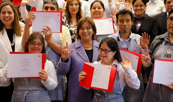 ¡Objetivo cumplido! Jóvenes con discapacidad culminaron exitosamente programa de entrenamiento como camareros junior