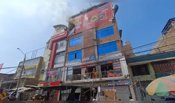 Trujillo: 6 personas quedaron atrapadas tras fuerte incendio en galería comercial