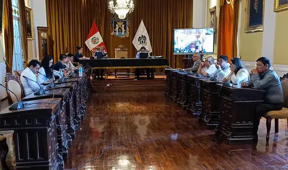 Arturo Fernández, alcalde de Trujillo, se salvó de la vacancia por 1 voto