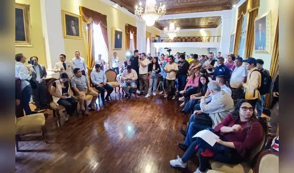 Turba irrumpe en Municipalidad Provincial de Trujillo para impedir sesión de concejo