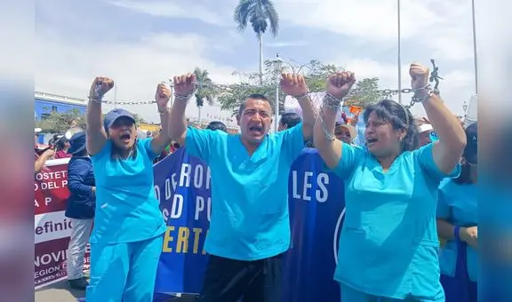 Personal de salud sigue en las calles buscando aumento salarial