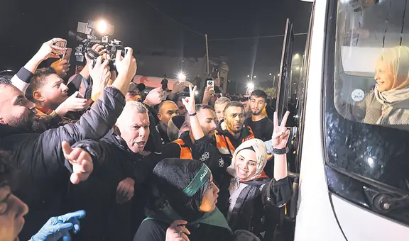 Medio Oriente: intercambian con éxito la primera tanda de rehenes por presos palestinos