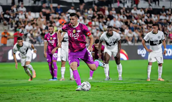 Con un golazo de 'Tacuara' Cardozo, Libertad remontó y venció 3-1 a Olimpia