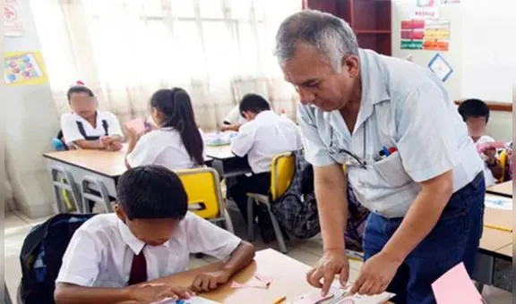 ¿Cuánto gana un profesor de secundaria en el Perú?