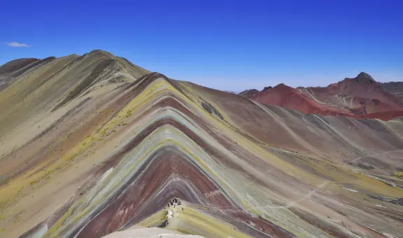 Cierran ingreso a montaña de Siete Colores tras peleas en Cusco