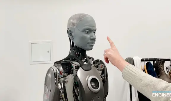 Ameca, el robot más avanzado del mundo, se 'enoja' cuando su creador toca su nariz