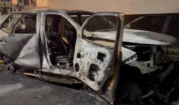 Barristas del Santos quemaron auto de jugador colombiano tras el descenso y provocaron incendios