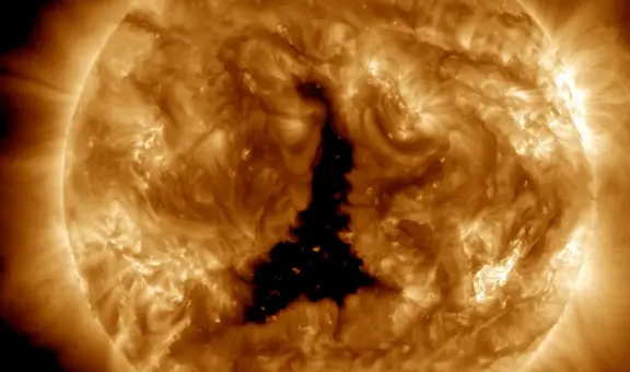 Un agujero en el Sol, más grande que 60 Tierras, apuntó hacia nuestro planeta