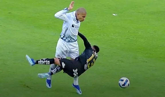 Paolo Guerrero se salvó de la roja tras una dura entrada contra jugador de IDV en la final de Ecuador