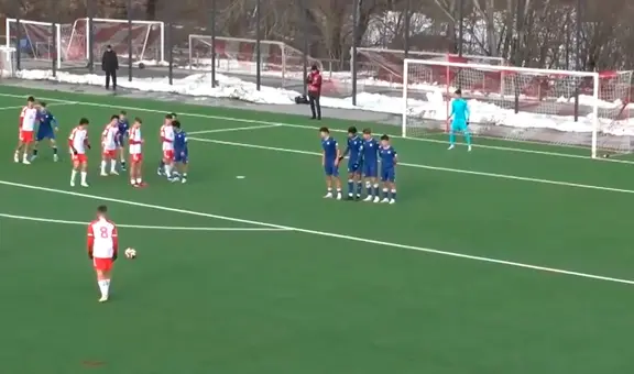 El espectacular golazo de tiro libre de Felipe Chávez, la 'joya' peruana que la rompe en el Bayern