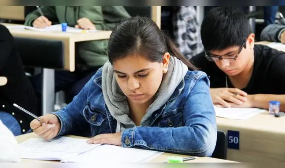 ¿Medicina o Ingeniería? Esta es la carrera profesional con los salarios más altos, según el MTPE