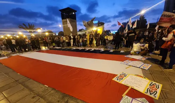 Realizan homenaje a fallecidos en protestas frente al Palacio de Justicia