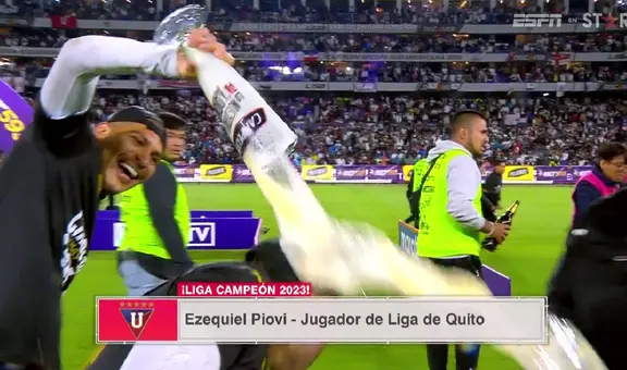 Paolo Guerrero interrumpe entrevista en vivo a Ezequiel Piovi 'bañándolo' de cerveza