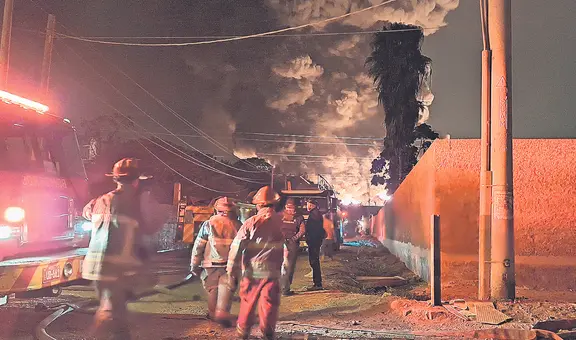 Incendio en almacén duró 12 horas y causó gran contaminación