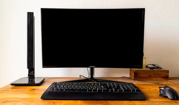¿La pantalla de tu PC se queda en negro cuando la prendes? Prueba estas opciones para arreglarla